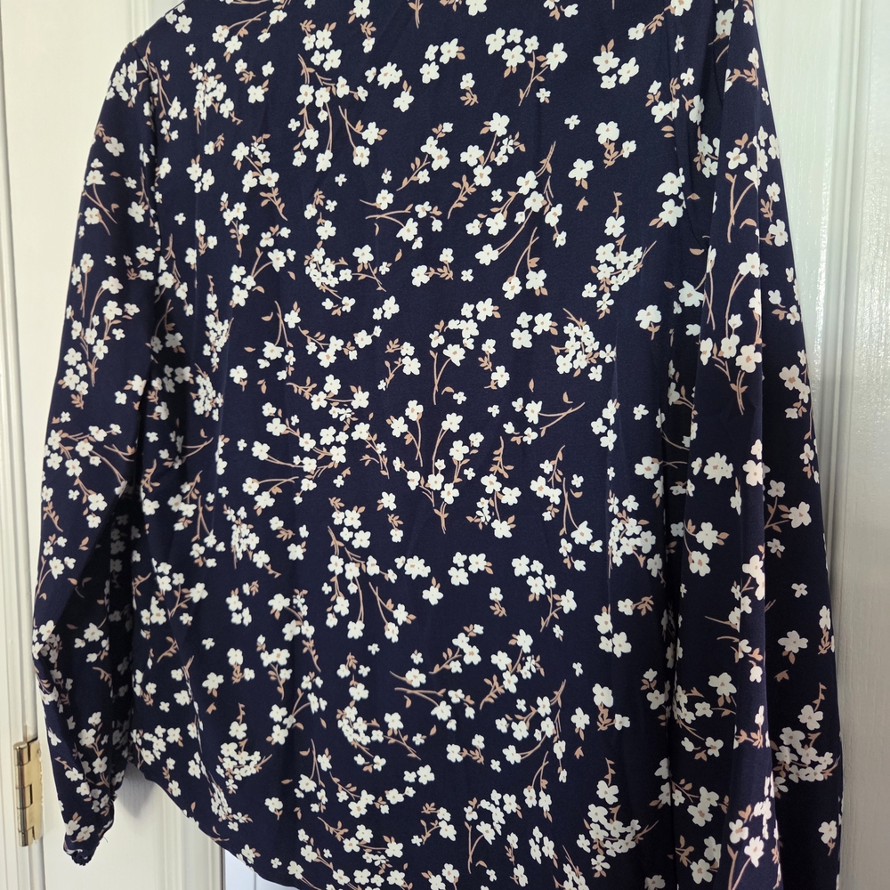 SHEIN Navy Floral V-Neck Blouse - Picture 4 of 5